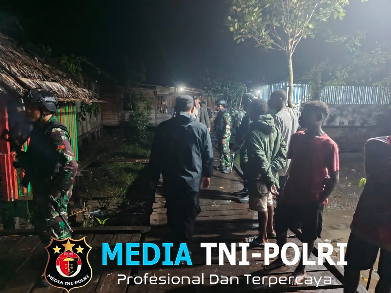 Satgas Pamtas Kewilayahan Yonif 123/Rajawali dan Polres Asmat Gelar Patroli Gabungan di Agats