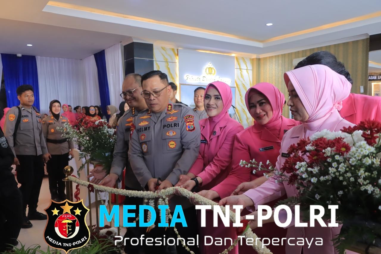 Ringankan Beban Warga, Kapolda Lampung Bagikan 50 Paket Sembako untuk Pekerja Informal