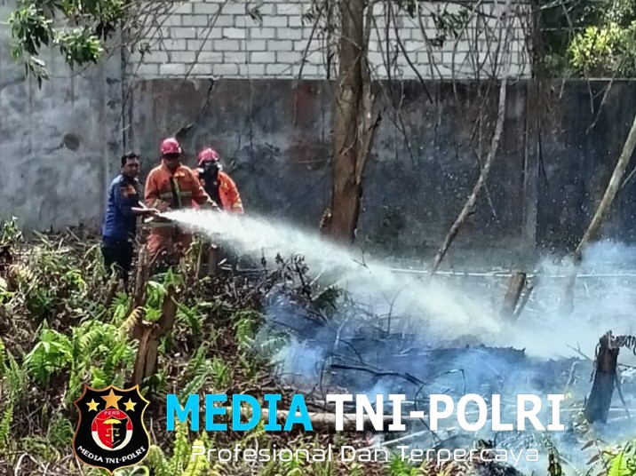 Damkar Kotim Padamkan Kebakaran Lahan Kosong di Depan Citimall Sampit