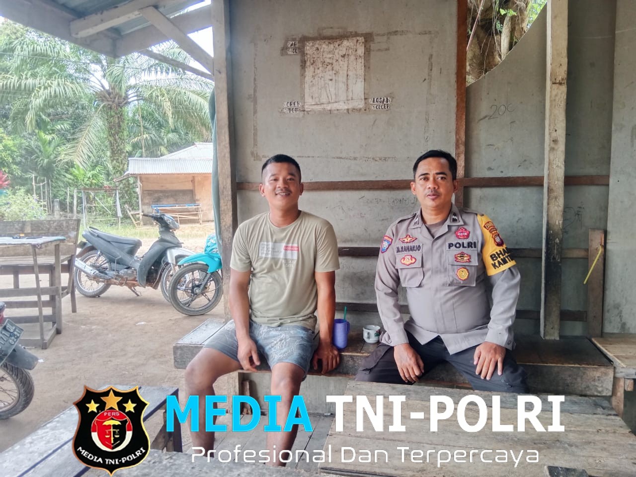 Bhabinkamtibmas Jalin Keakraban, Duduk Bersama Warga di Warung