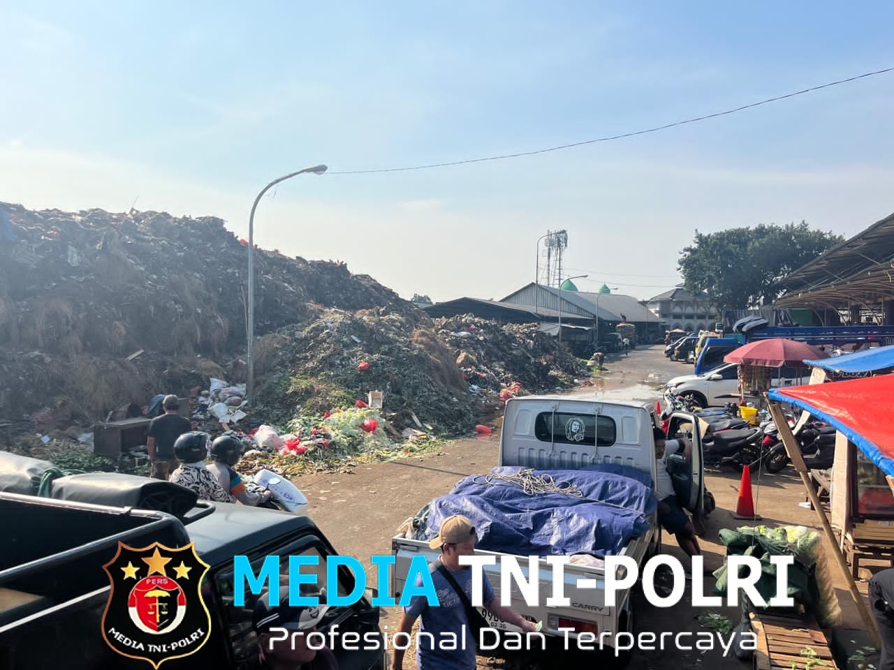 Sampah Menggunung di Pasar Induk Kramat Jati, Warga Resah