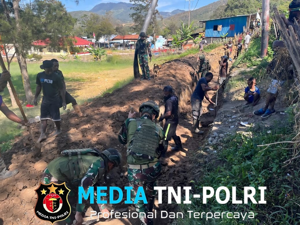 Karya Bakti Satgas Yonif 521/DY Bersama Masyarakat Distrik Bolakme