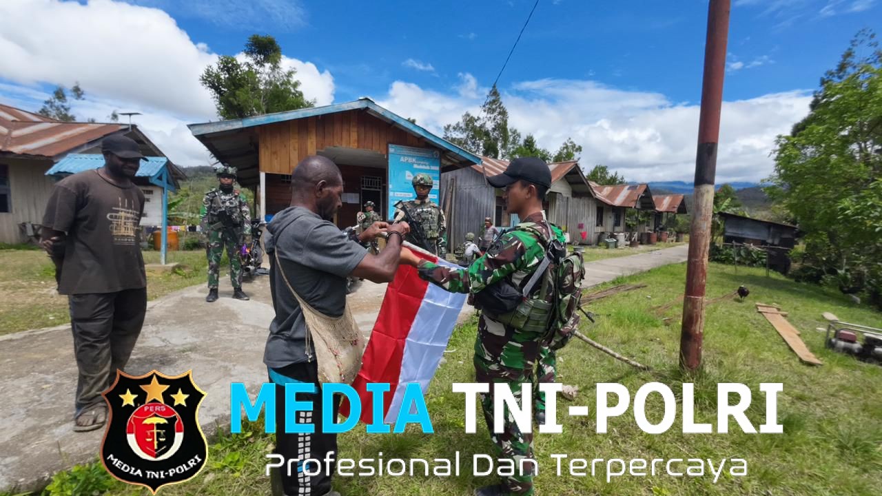 Gotong Royong TNI dan Warga di Siminbuk, Semangat Merah Putih Berkibar di Perbatasan Papua