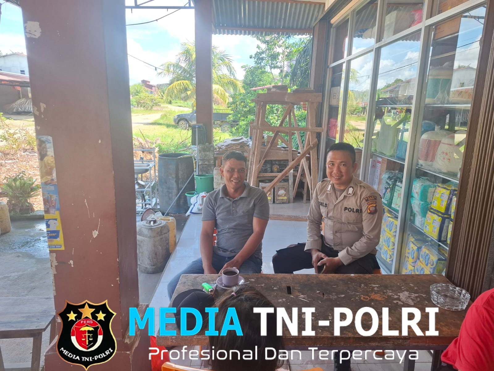 Personel Polsek Kuala Behe Laksanakan Patroli Rutin Dialogis dengan Masyarakat Sampaikan Pesan Kamtibmas