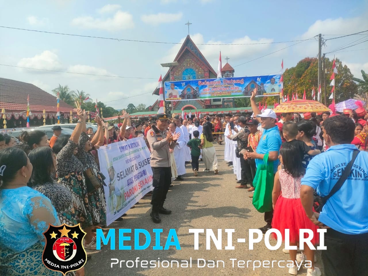 Polsek Sengah Temila Amankan Pengukuhan Paroki Santo Agustinus Senakin, Dihadiri Ribuan Umat
