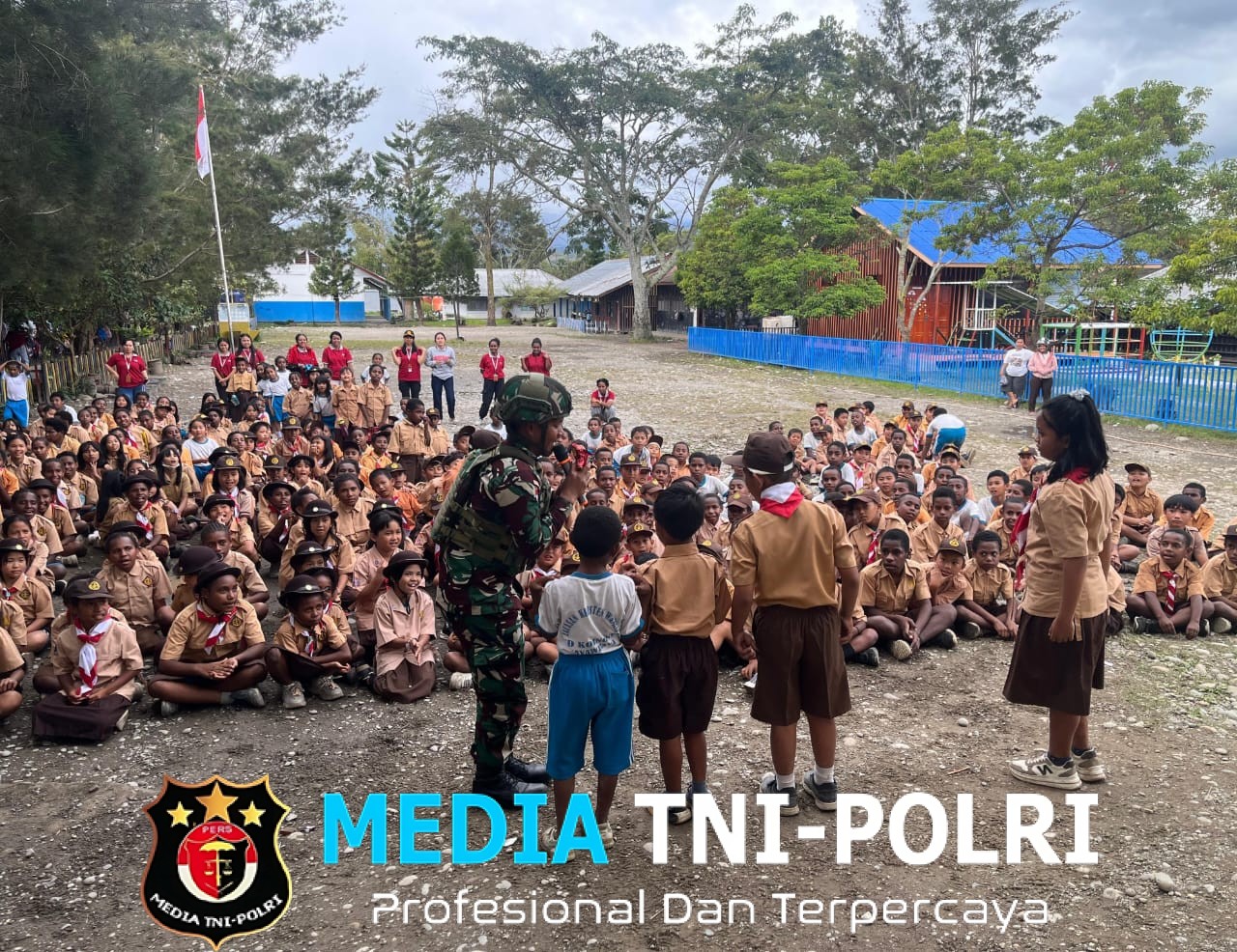 Anak Papua Cerdas Satgas Yonif 521/DY Belajar Bersama di SD Koinonia Distrik Napua, Jayawijaya