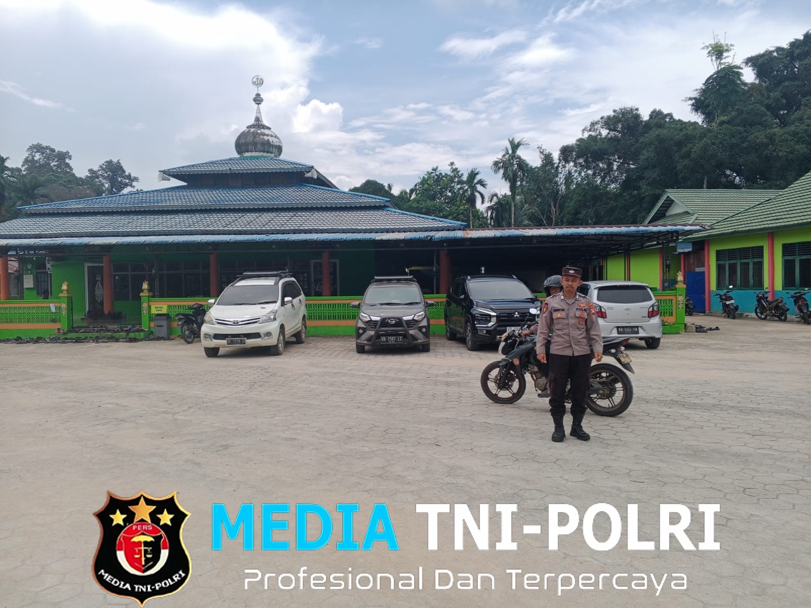 Polsek Mempawah Hulu Berikan Pelayanan dan Pengamanan Ibadah Shalat Jumat