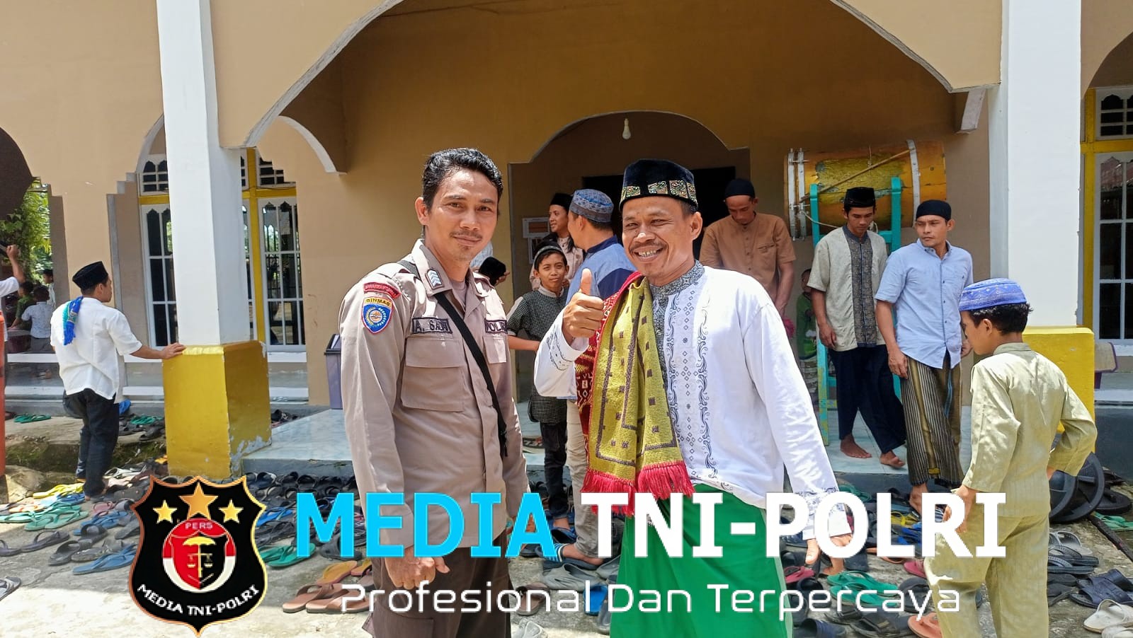 Laksanakan Pengamanan Ibadah Sholat Jumat, Polri Hadir Di Tengah Masyarakat Beri Pelayanan Prima