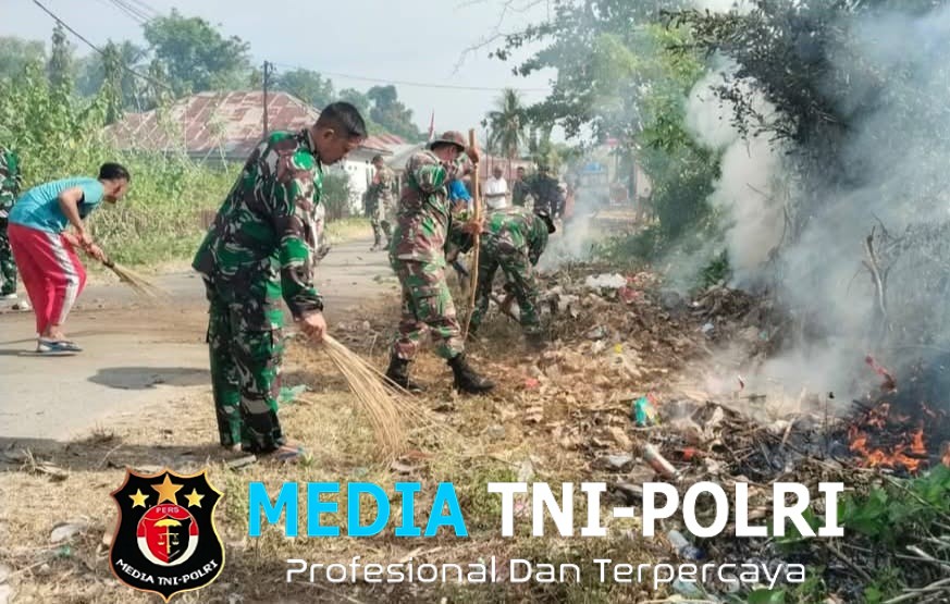 Babinsa Koramil Ampel Ajak Warga Gladaksari Kompak Bersihkan Jalan Desa