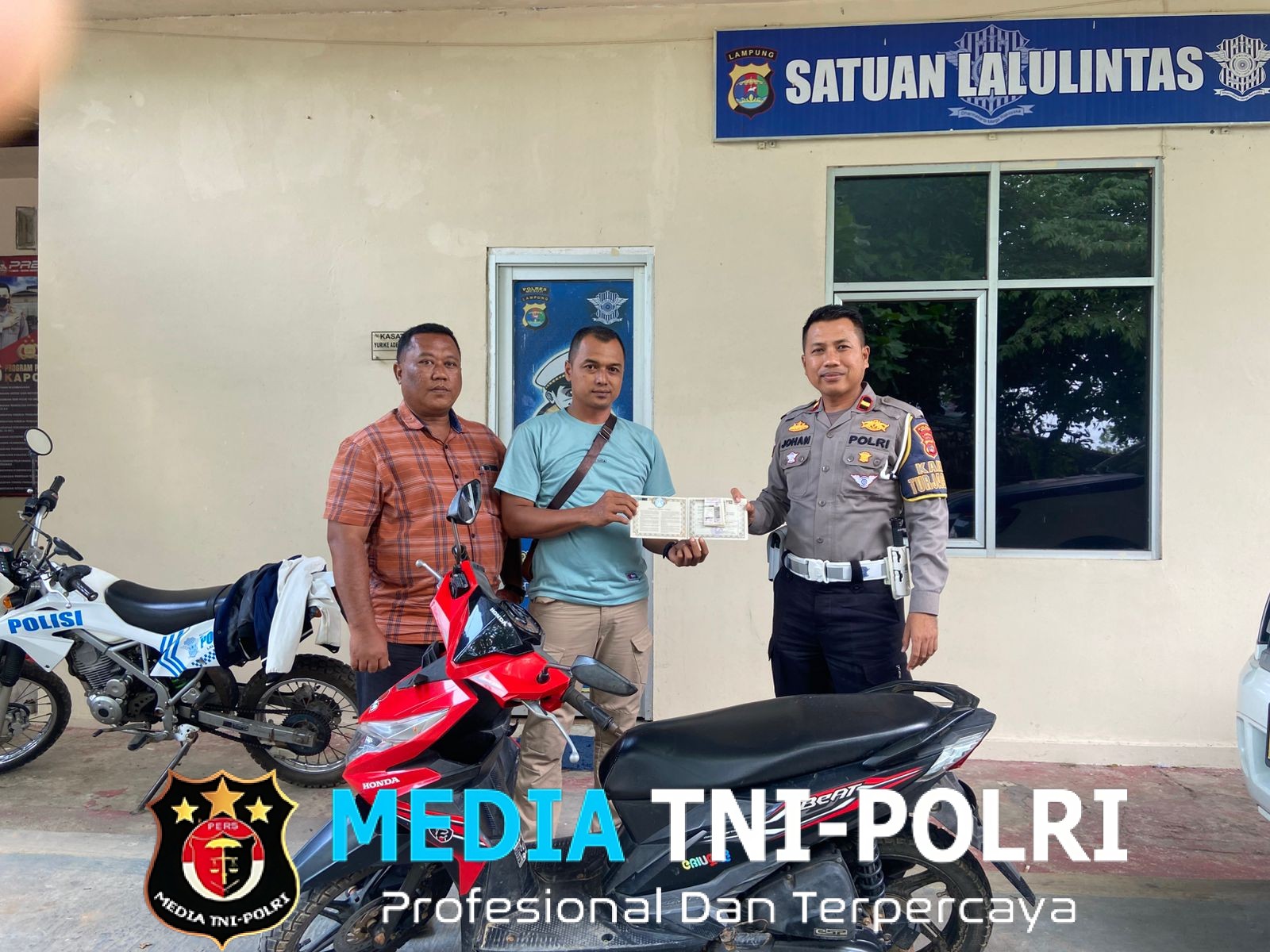 Sat Lantas Polres Mesuji Serahkan 1 Unit Kendaraan Motor Hasil Curian Kepada Polres Lampung Tengah