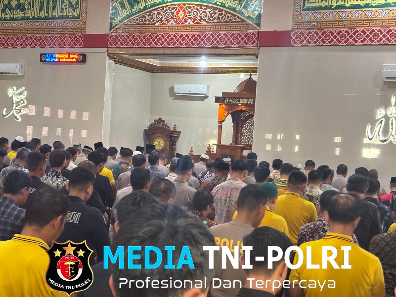 Kapolda Lampung Sampaikan Bela Sungkawa, Personel Polda dan Masyarakat Gelar Sholat Gaib