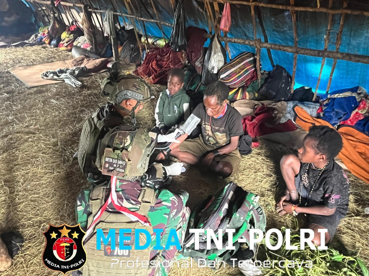 Di Tengah Keterbatasan, Satgas Yonif 700/WYC Hadir Bawa Harapan Sehat untuk Warga Eronggobak