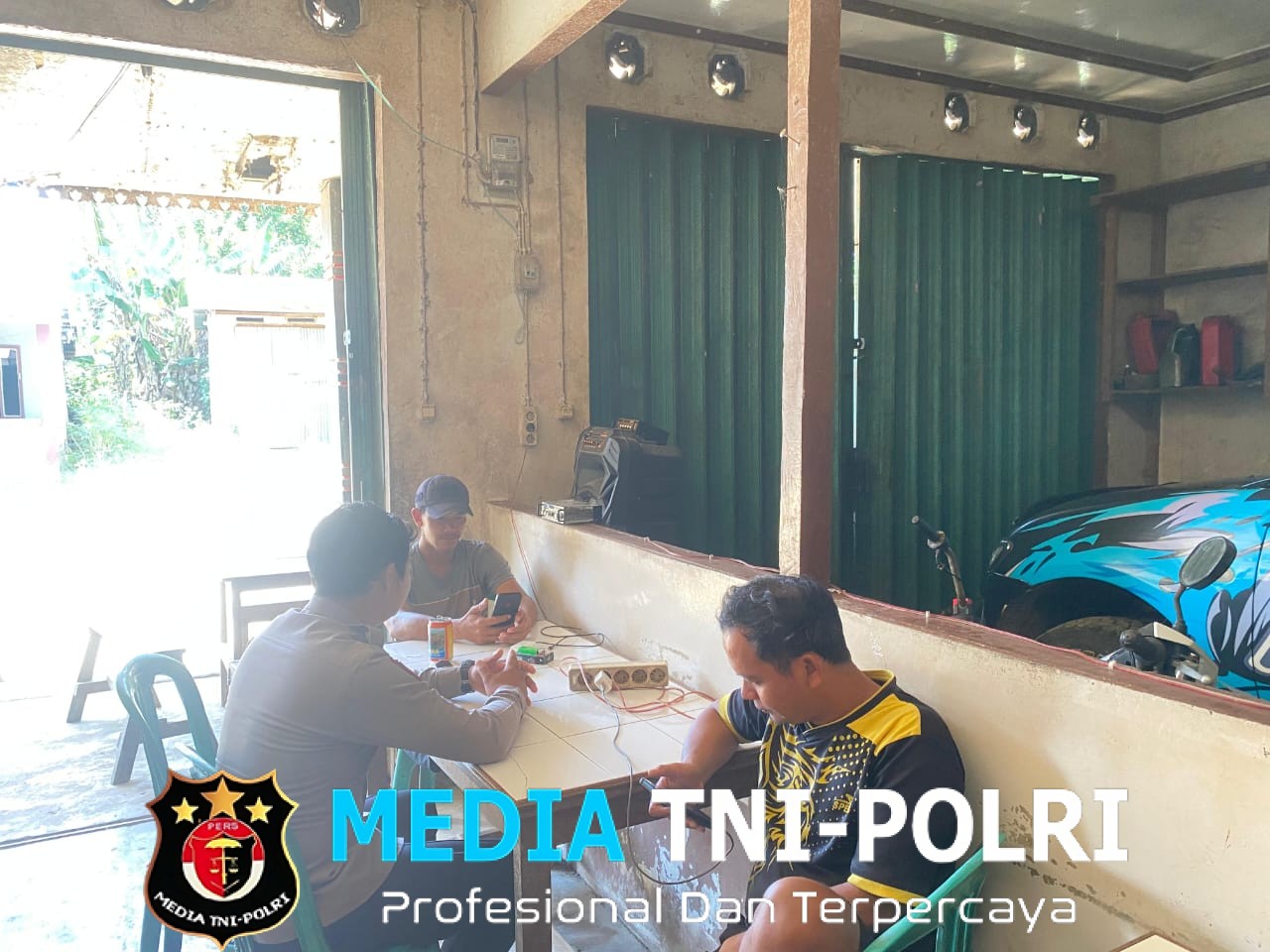 Polsek Meranti Laksanakan Patroli Siang Hari Sambangi Warga Sambil Ngopi