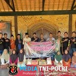 Sambut HUT Ke 10 Tekab 308, Satreskrim Polres Tulang Bawang Barat Gelar Bansos di Pondok Pesantren