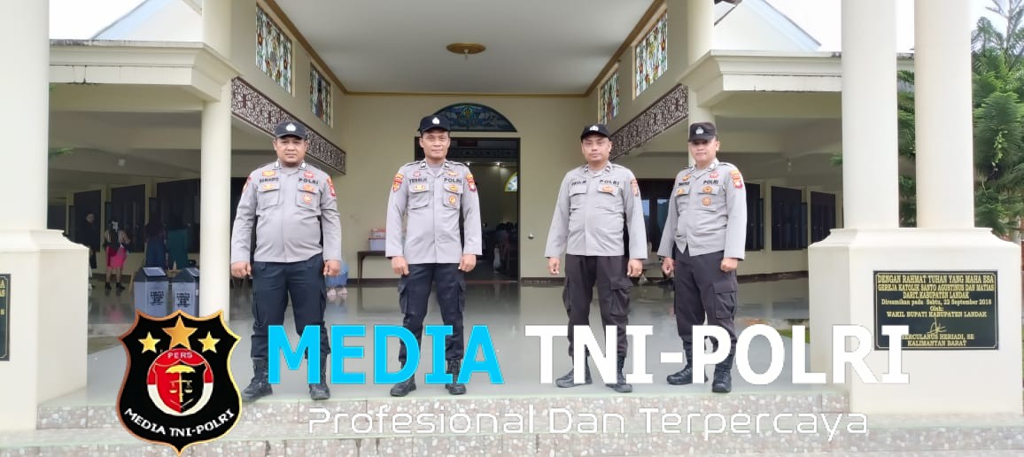 4 Anggota Polsek Menyuke Berikan Pengamanan Terbaik Ibadah Misa