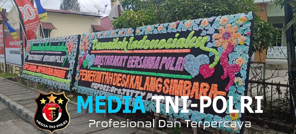 Depan Mako Polres Dairi Dibanjiri Papan Bunga Bertuliskan “Damailah Indonesiaku, Masyarakat Bersama Polri”
