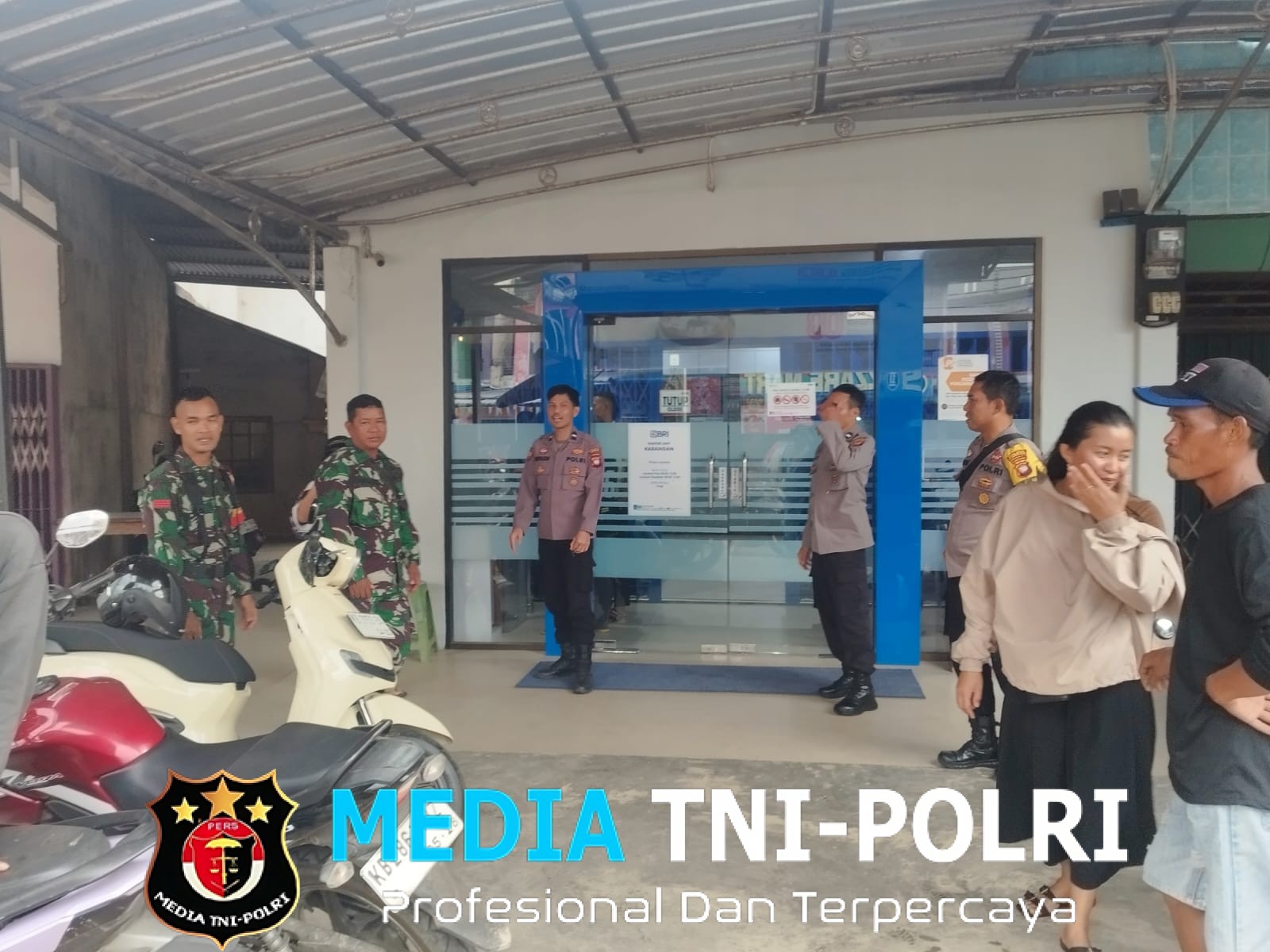 Jalin Sinergitas TNI Polri di Mempawah Hulu Laksanakan Patroli Bersama