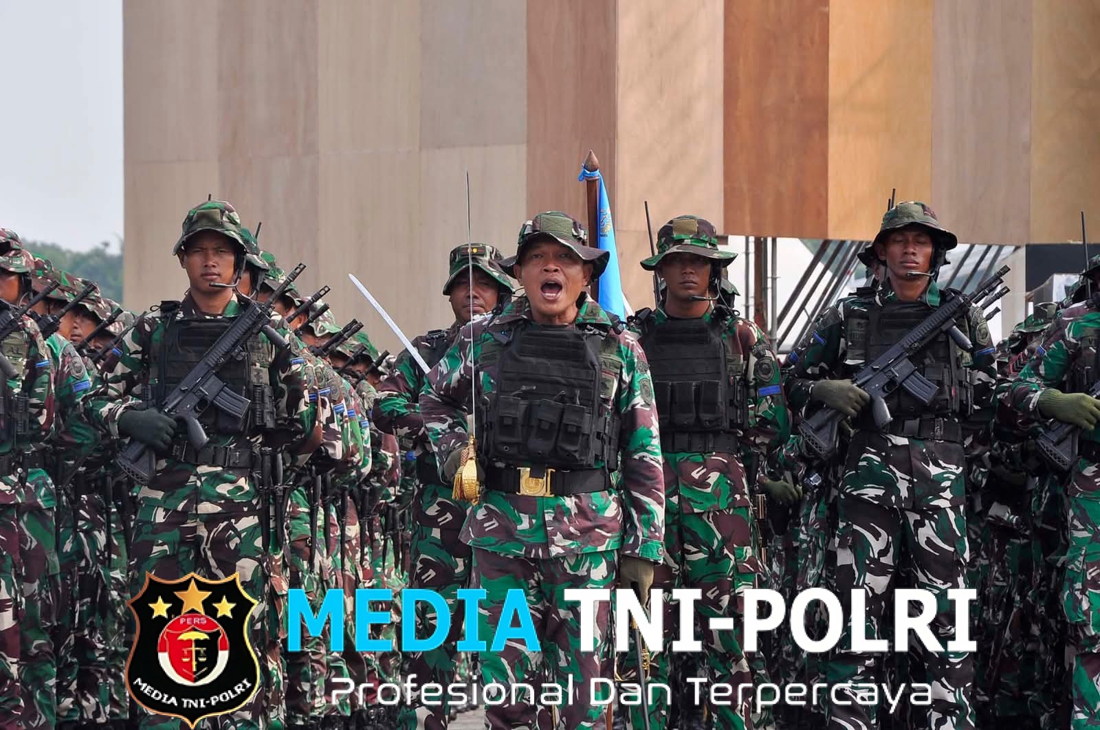 Jelang Peringatan HUT TNI ke- 80, Komandan Brigif 2 Marinir Pimpin Prajuritnya Laksanakan Gladi Upacara Parade dan Defile