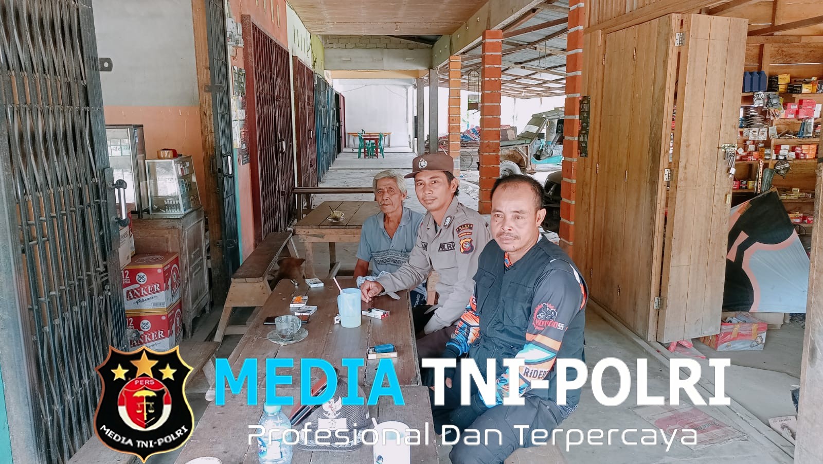 Jaga Kondusifitas Kamtibmas, Bhabinkamtibmas Polsek Kuala Behe Lakukan Sambang Desa Binaan