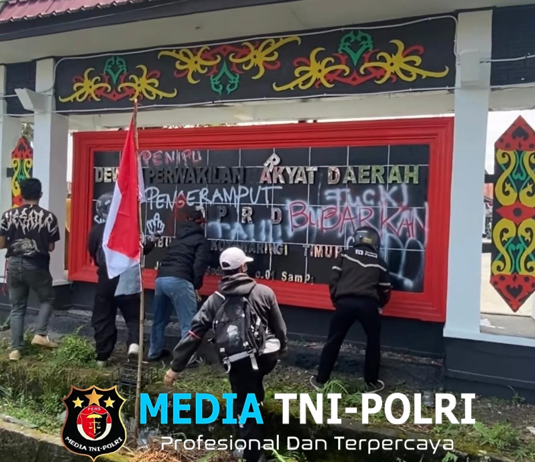 Tanda nama Gedung DPRD Kabupaten Kotawaringin Timur Jadi Sasaran Vandalisme