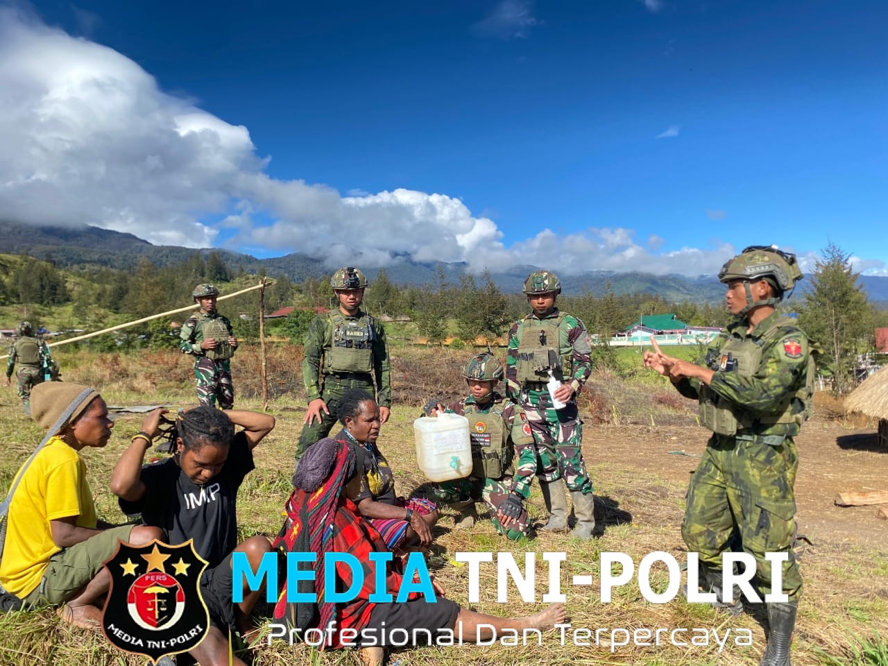 TNI dan Rakyat Bergandengan di Yenggernok, Menjaga Sehat dari Kebiasaan Sederhana