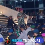 Pangkormar Dampingi Kapolri Tinjau Pasukan Pengamanan di Gedung DPR/MPR RI