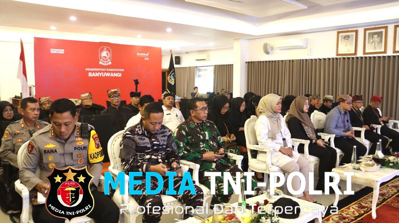 Dandim 0825/Banyuwangi Bersama Forkopimda Ikuti Arahan Mendagri dan Ka Bulog Terkait Sosialisasi Penyaluran Beras