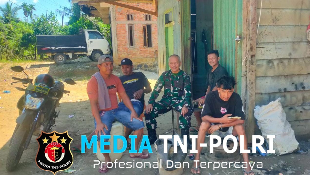 Babinsa Aktif Jalin Keakraban Lewat Komsos di Desa Bukit Beringin