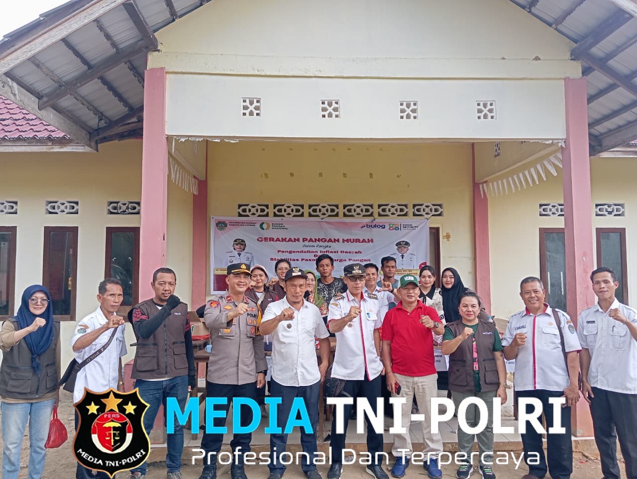 Kapolsek Sengah Temila Hadiri Gerakan Pangan Murah di Desa Aur Sampuk, Harga Sembako Lebih Terjangkau