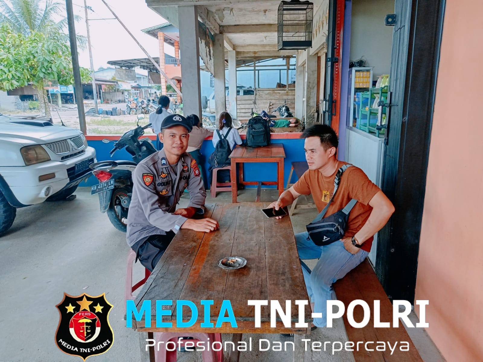 Patroli Sambang Dialogis Polsek Kuala Behe Dengan Warga Sampaikan Himbauan Kamtibmas