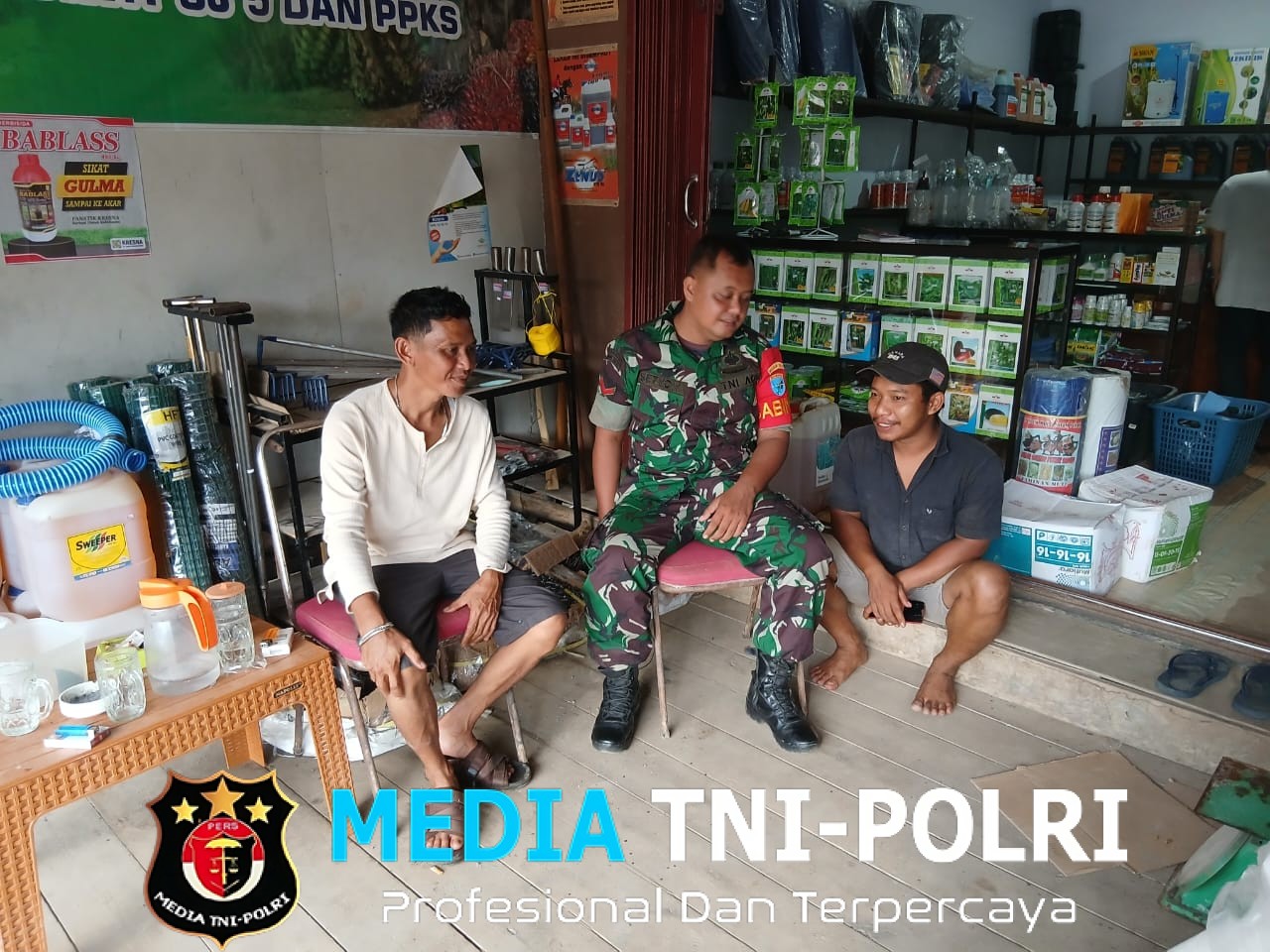 Babinsa Koramil 1015-01/Mentaya Hilir Selatan Ciptakan Keakraban dengan Warga Binaan Melalui Komsos