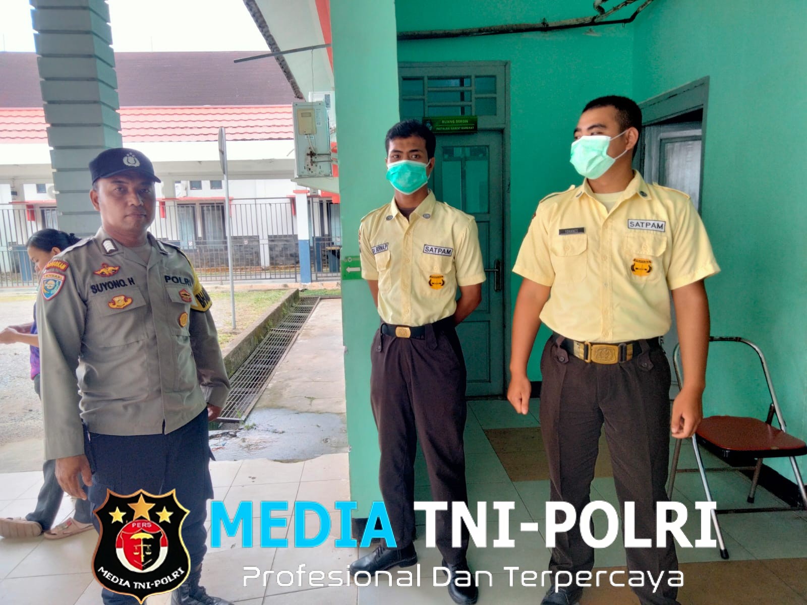 Patroli Siang Hari Polsek Ngabang Untuk Menciptakan Situasi Aman dan Kondusif