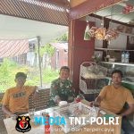 Warga dan Babinsa Duduk Bersama di Kedai Kopi, Pererat Silaturahmi
