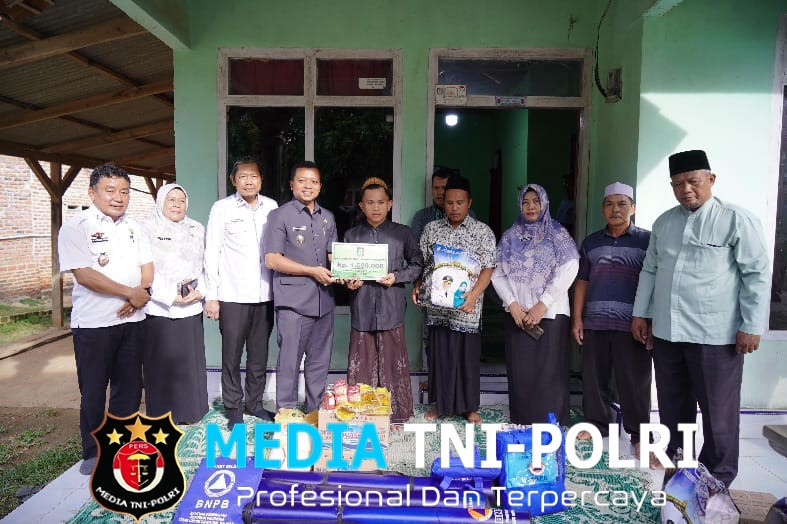 Bupati Pringsewu Riyanto Pamungkas Serahkan Bantuan Kepada Keluarga ABK Korban Kapal Tenggelam