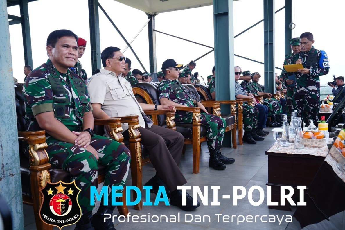 Panglima TNI Dampingi Menhan RI Tinjau Latihan Puncak Super Garuda Shield di Baturaja