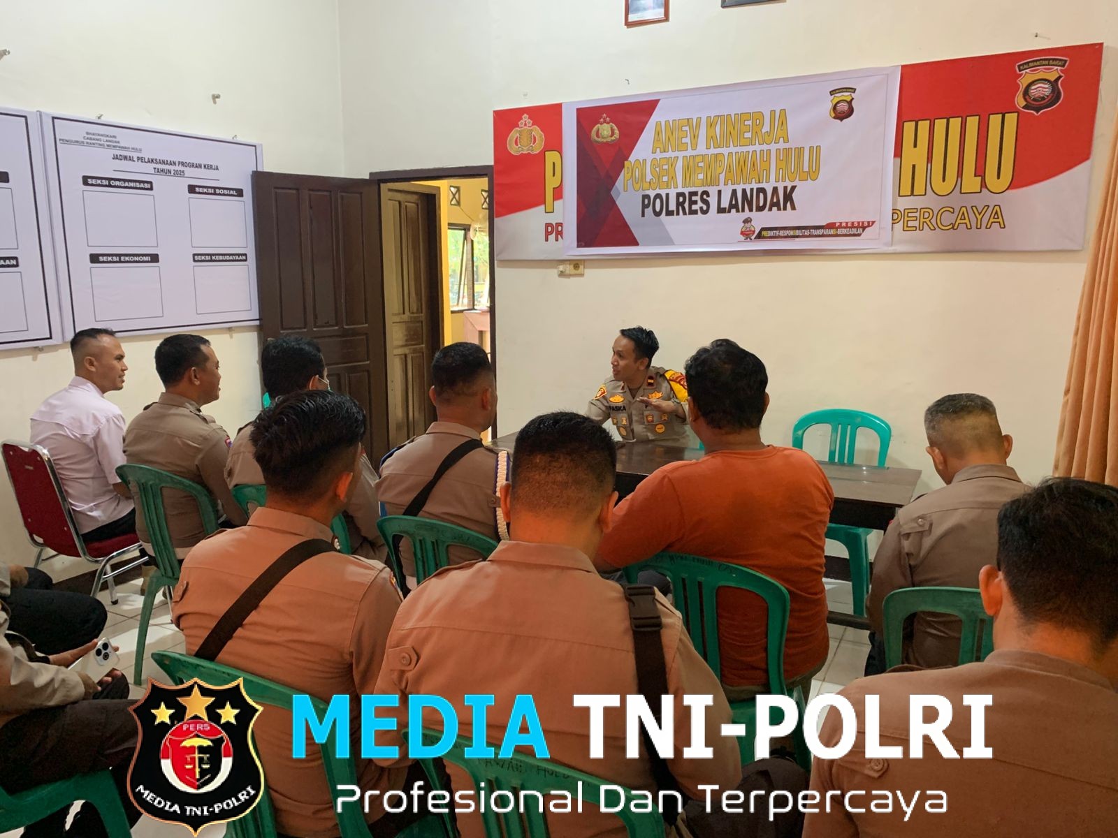 Kapolsek Mempawah Hulu Berikan Penekanan Kepada Anggota Guna Memaksimalkan Kinerja