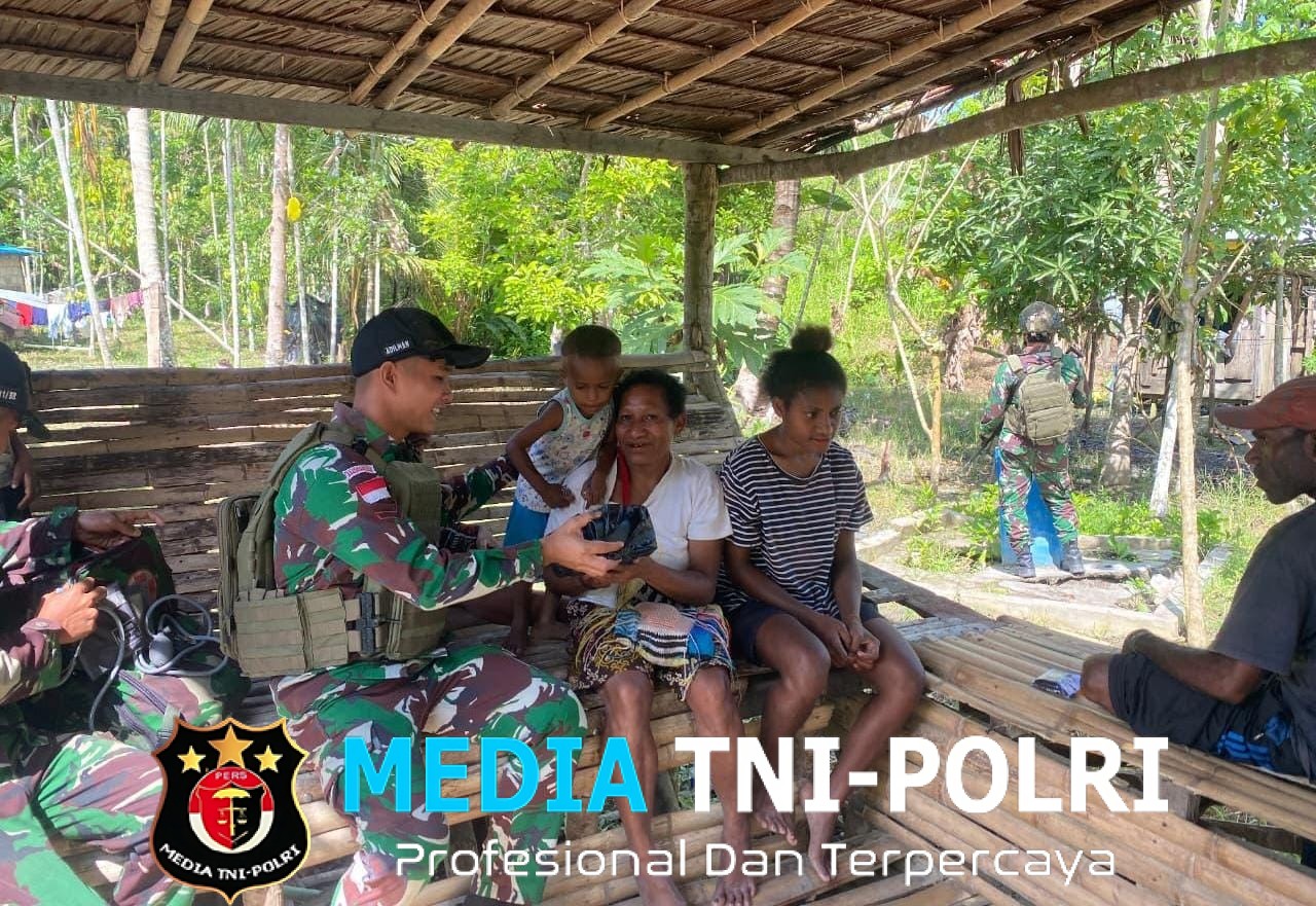 Satgas Yonif 131/Brajasakti Berikan Pelayanan Kesehatan di Ujung Perbatasan Papua