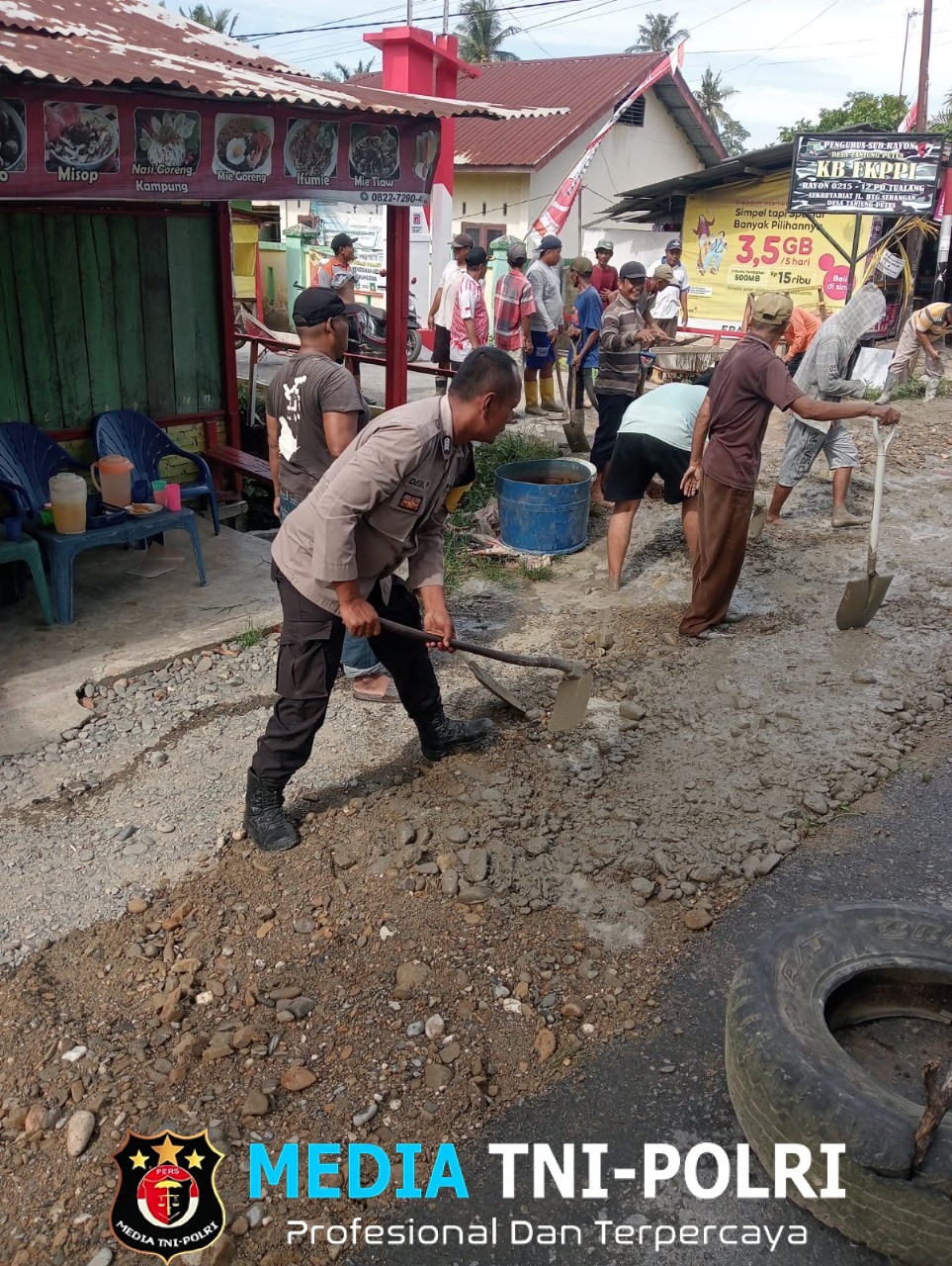 Gotong Royong Wujud Nyata Kehadiran Polisi di Tengah Masyarakat