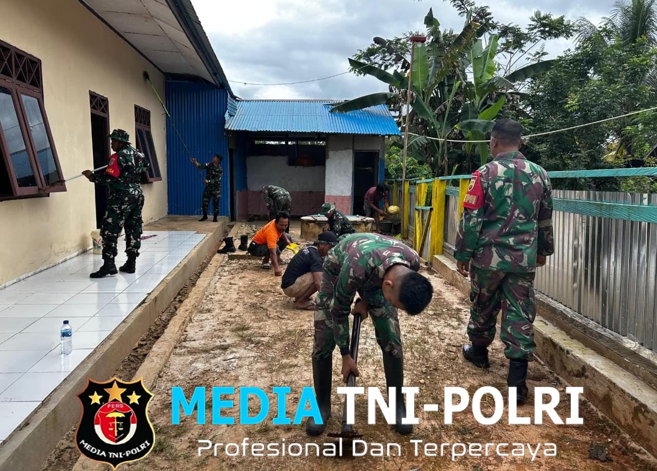 Personel Pos Asgon Satgas Yonif 123/Rajawali Laksanakan Karya Bhakti di Kampung Hafoe