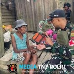 Satgas Yonif 131/Brajasakti Berikan Pelayanan Kesehatan ke Rumah Warga Kampung Pitewi Perbatasan Papua