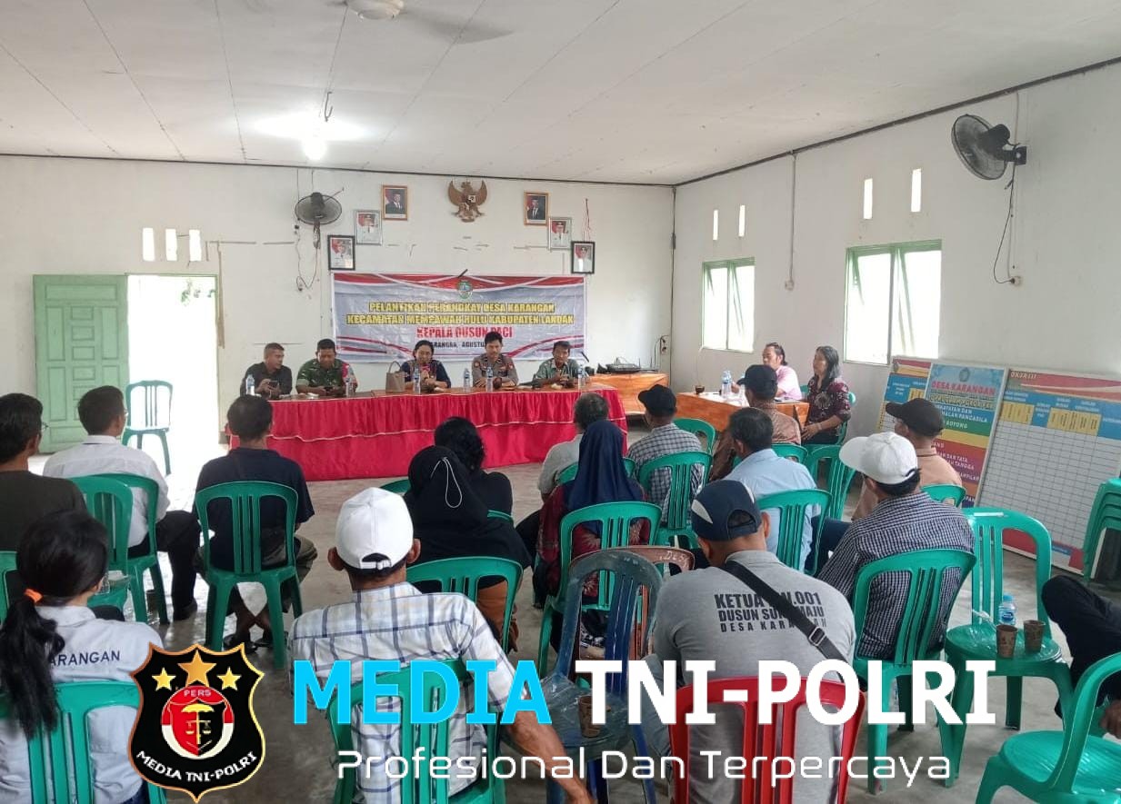 Kanit Binmas Hadiri Pelantikan Perangkat Desa Karangan