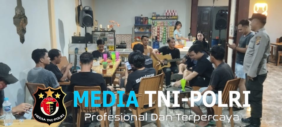 Jaga Kamtibmas dengan Cara Unik, Polisi Sengah Temila Nongkrong Bareng Warga