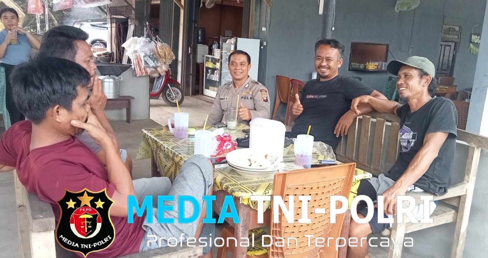 Jaga Kamtibmas dan Kedekatan, Polisi Sengah Temila Sambangi Warga Saat Patroli Siang