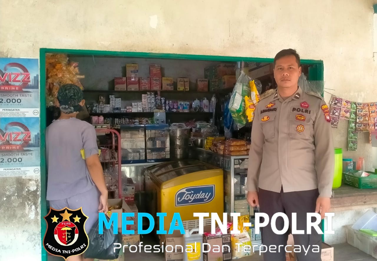 Suasana Santai Warga Mendadak Riuh, Polisi Datang Bawa Pesan Kamtibmas