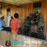 Kesehatan Keliling Satgas Yonif 521/DY Hadir Berikan Bantuan Pelayanan Kesehatan Masyarakat di Yalimo