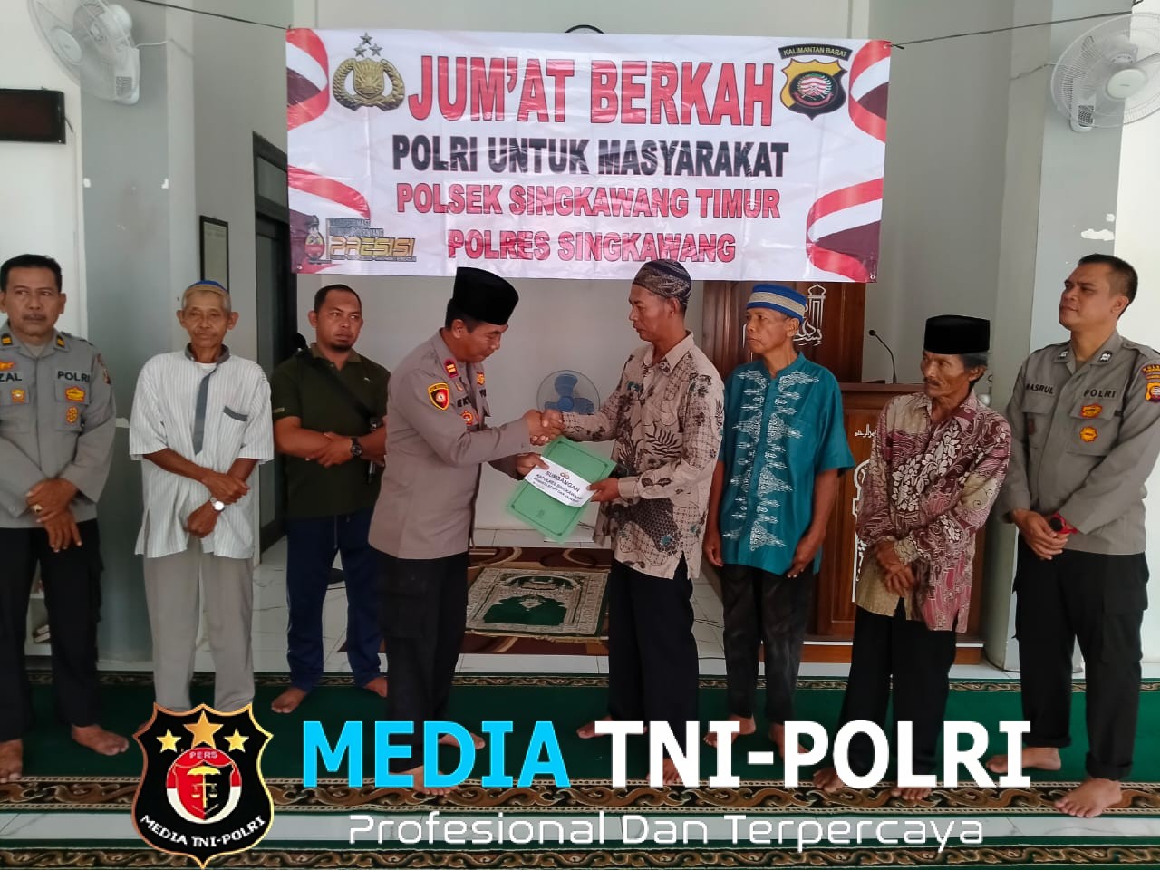 Polsek Singkawang Timur Gelar Jum’at Berkah, Wujud Kepedulian Polri untuk Masyarakat