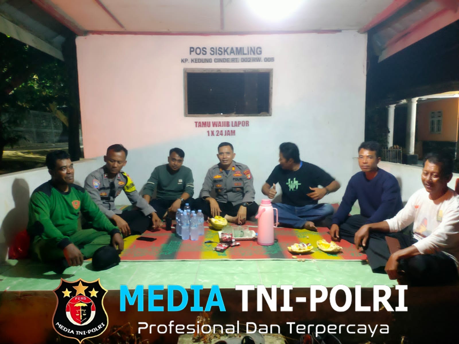 Kapolsek Muara Gembong Gelar “Ngopi Kamtibmas” Bersama Tokoh Masyarakat Kampung Kedung Cinde