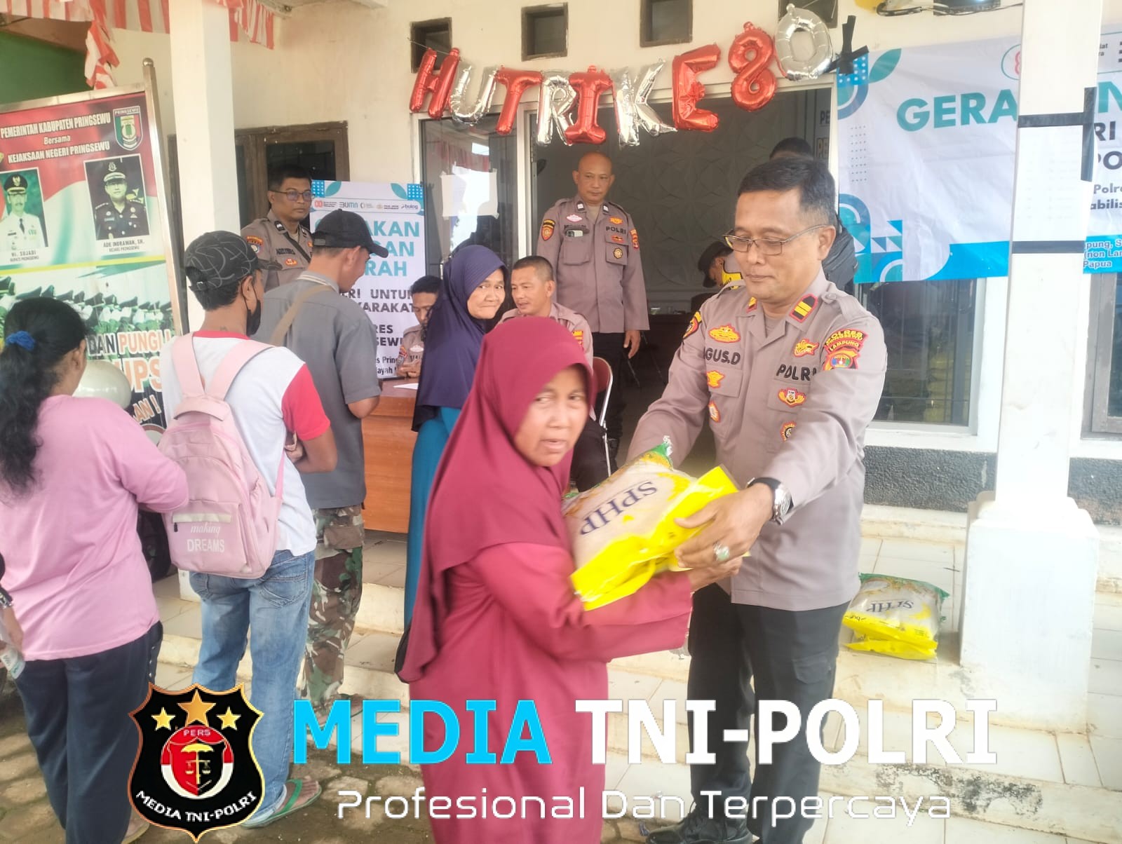 Ratusan Emak-emak Serbu Beras Murah di Pekon Fajar Mulya