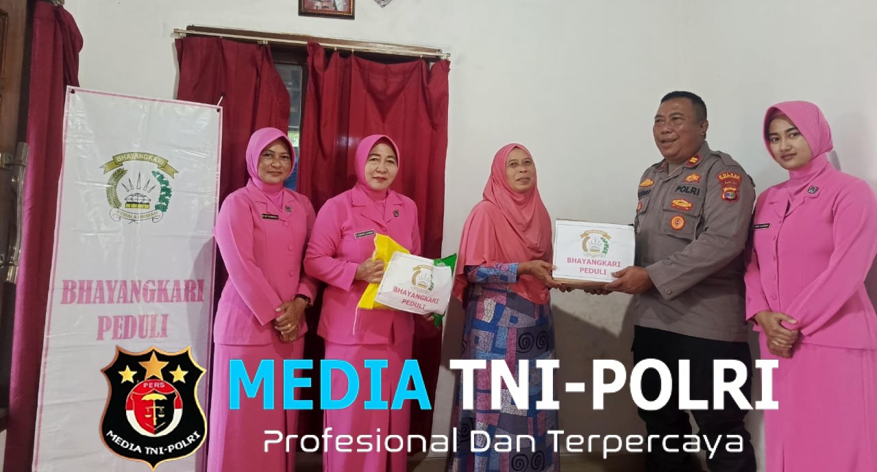 Polsek Sumberejo dan Bhayangkari Kunjungi Nenek Samiyem Korban Tercebur Sumur