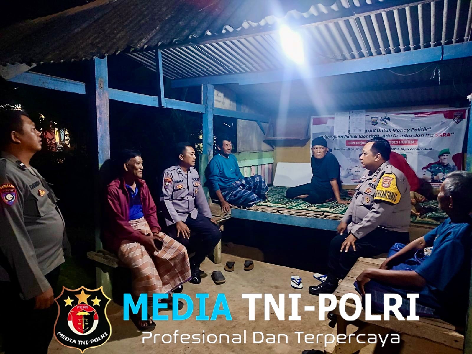 Polsek Punggur Ajak Warga Jaga Kamtibmas Lewat Poskamling